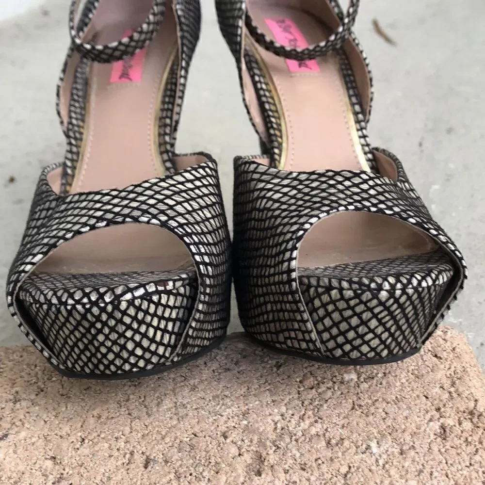 Betsy Johnson Belee platform